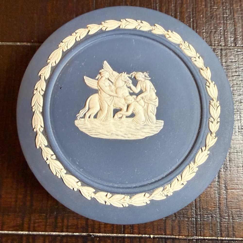 Wedgwood Trinket Box Blue Jasperware 4" Round Pegasus Relief Vintage Cameo - Picture 3 of 12